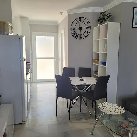 بيت للعطل Sea View In *